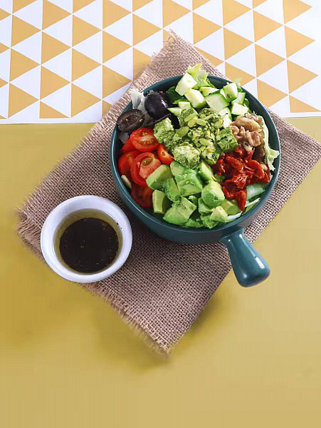 Italian Paneer Pesto Salad